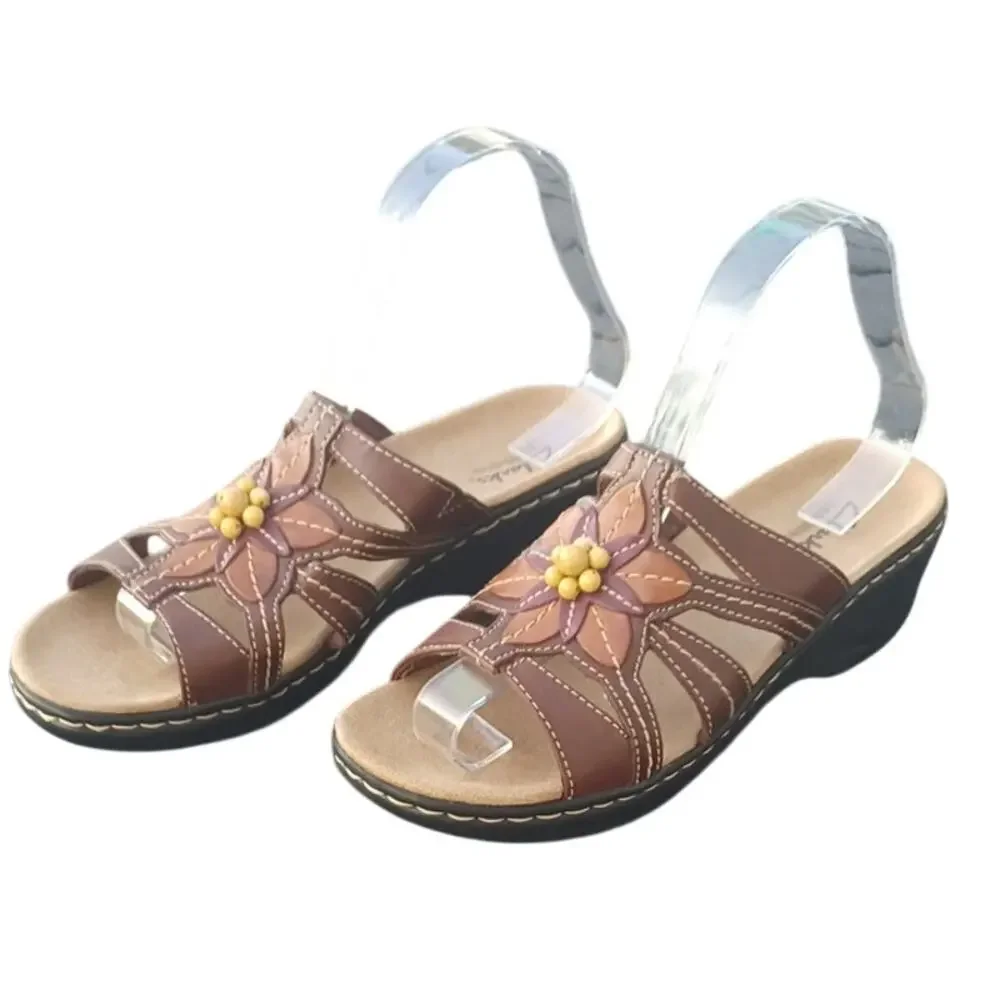 Clarks Bendables Brown Leather Comfort Slide Sandals Floral Beaded 8.5M